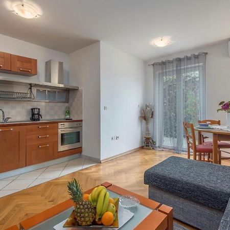 Apartment Amela Porec Esterno foto