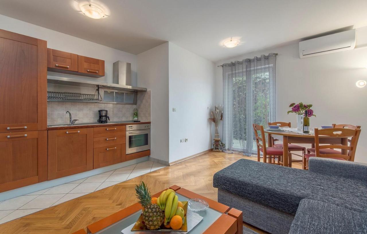 Apartment Amela Porec Esterno foto