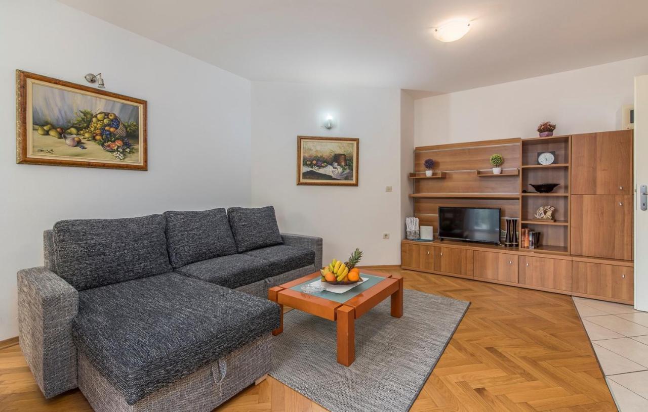 Apartment Amela Porec Esterno foto