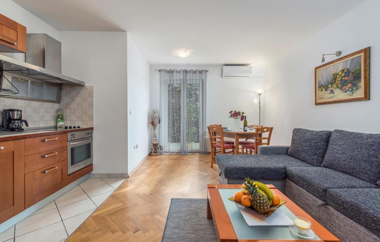 Apartment Amela Porec Esterno foto
