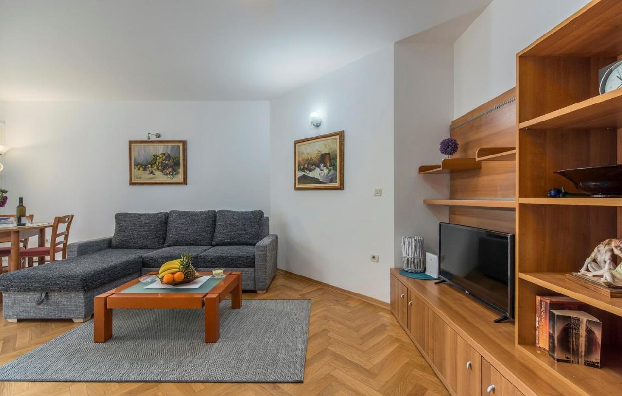 Apartment Amela Porec Esterno foto